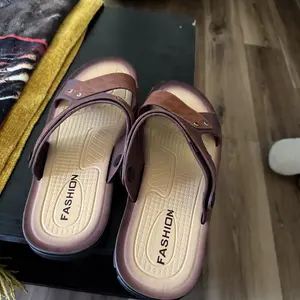 High-End Men's Sandals, New Summer Style, Durable Anti-Slip Soft Sole, Suitable for Indoor and Outdoor, Comfortable Footwear