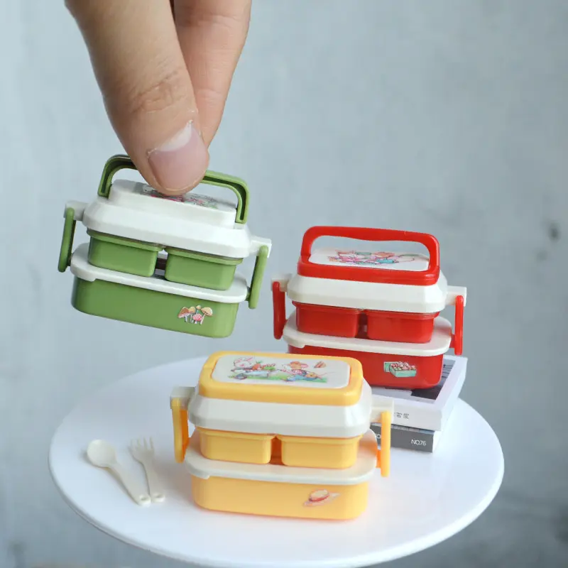 1:6 Miniature Picnic Basket Dollhouse Accessory Miniature Furniture with Openable Lid Realistic Doll Food Props for OB11 BJD Blythe Scene Display Doll Accessories Gift