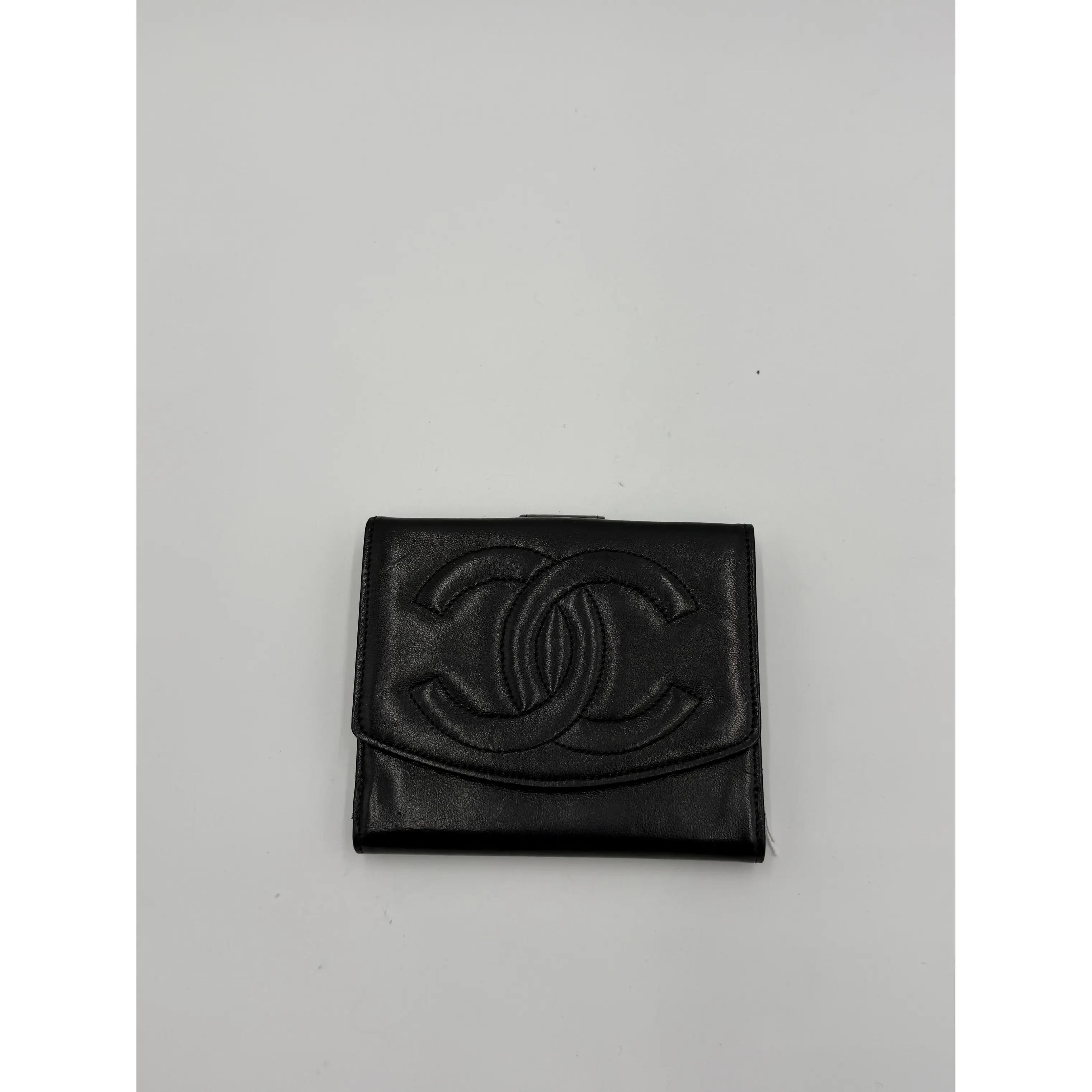 Pre-owned Leather Small Leather Goods Chanel CC Lambskin Compact Wallet