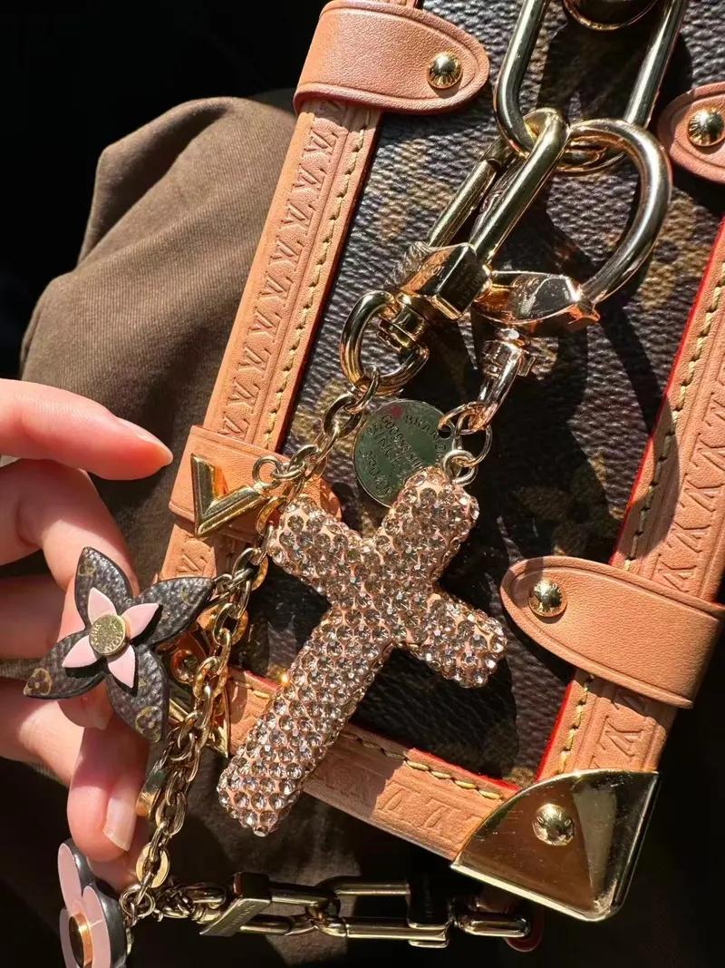 Ceramic Cross Keychain with Rhinestones, Creative Car Key Chain, Keychain Jewelry, Unisex Bag Charm, Valentine's Day Gift, All Seasons, Bag Pendant Keychain