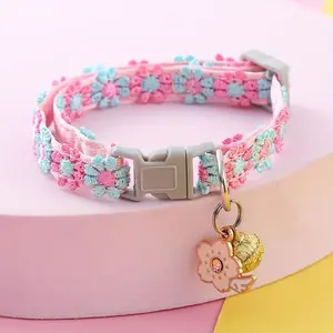 Personalized colorful lace cat pet collar with flower decorations and bells -- Multi-colored collar, suitable for small to medium-sized dogs and cats, easy to fasten and style, soft and comfortable, adjustable, durable and fashionable pet necklace - the p