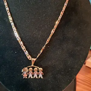 Cadena D 3 Oros con Dige D 3 Niños y 1 Niña, Oro Laminado 18K Lavable de Material Fino