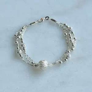 Hermosa pulsera triple de balines diamantados. Size 7 Plata Italian 925
