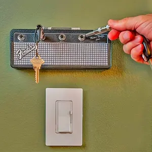 Guitar Amplifier Design Key Hook, 1 Set Including 1 Count Wall Mounted Key Holder with 4 Counts Guitar Plug Keychains, Home Organizer for Living Room Bedroom, Vintage Home Decor