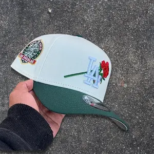 New Era LA Dodgers Adjustable 9FORTY Rose Hat – White Crown Green Brim Floral Embroidery, Gorra Streetwear con Side Patch Los Angeles, outdoor cap
