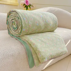 Green floral pattern summer lightweight quilt, ultra-soft skin-friendly air conditioning quilt and summer cooling blanket, suitable for summer bedrooms, offices, beds, living roohome leisure use