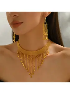A set of women's gold-plated European and American style handcrafted tassel-shaped necklace and earring wedding bride jewelry set Fashionable Jewelry Set