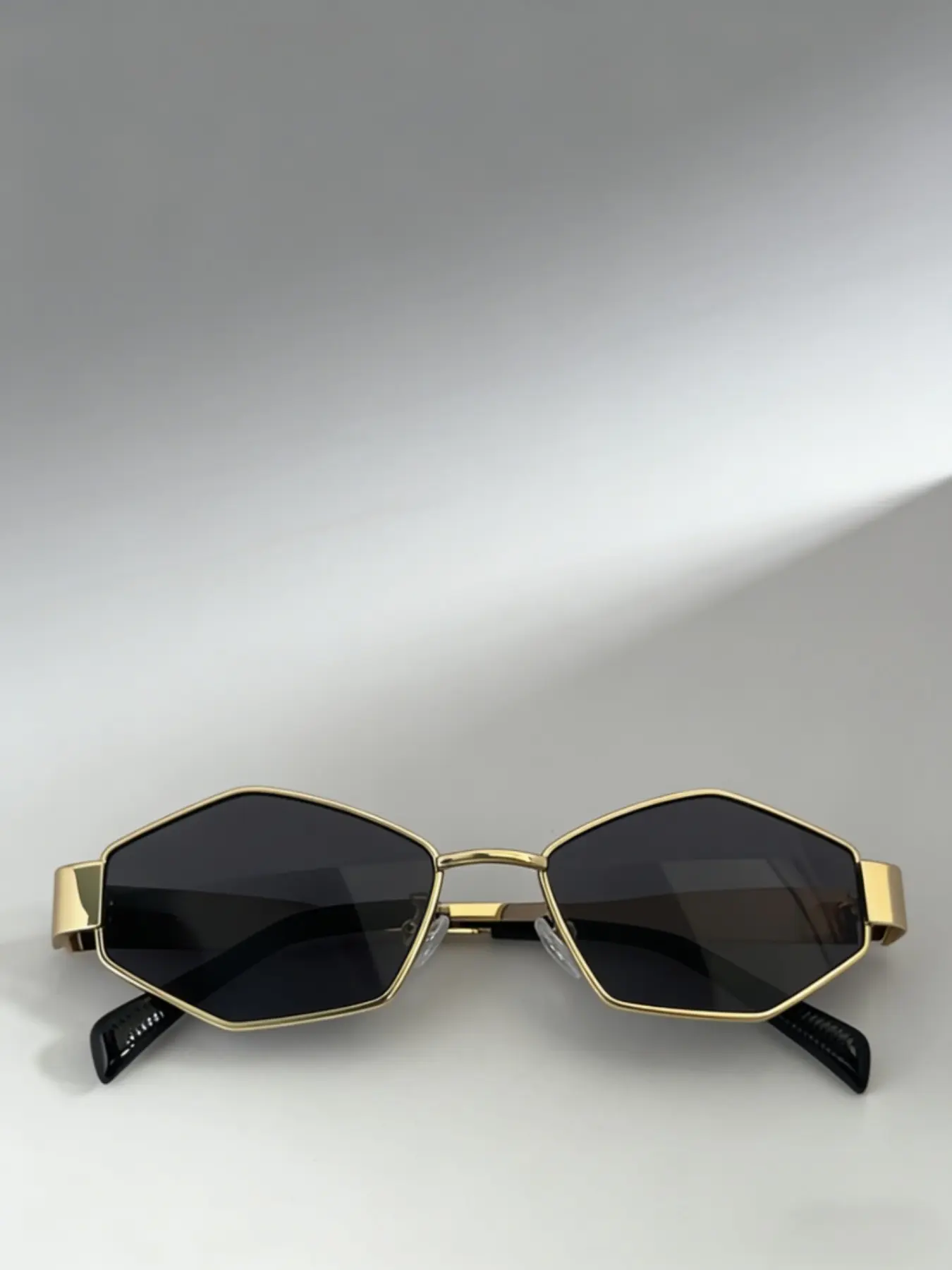 Unisex Classic Metal Geometric Rhombus Glasses, Fashionable Daily Wear, Street Photography, Travel, Vacation, Back to School, Casual Decor