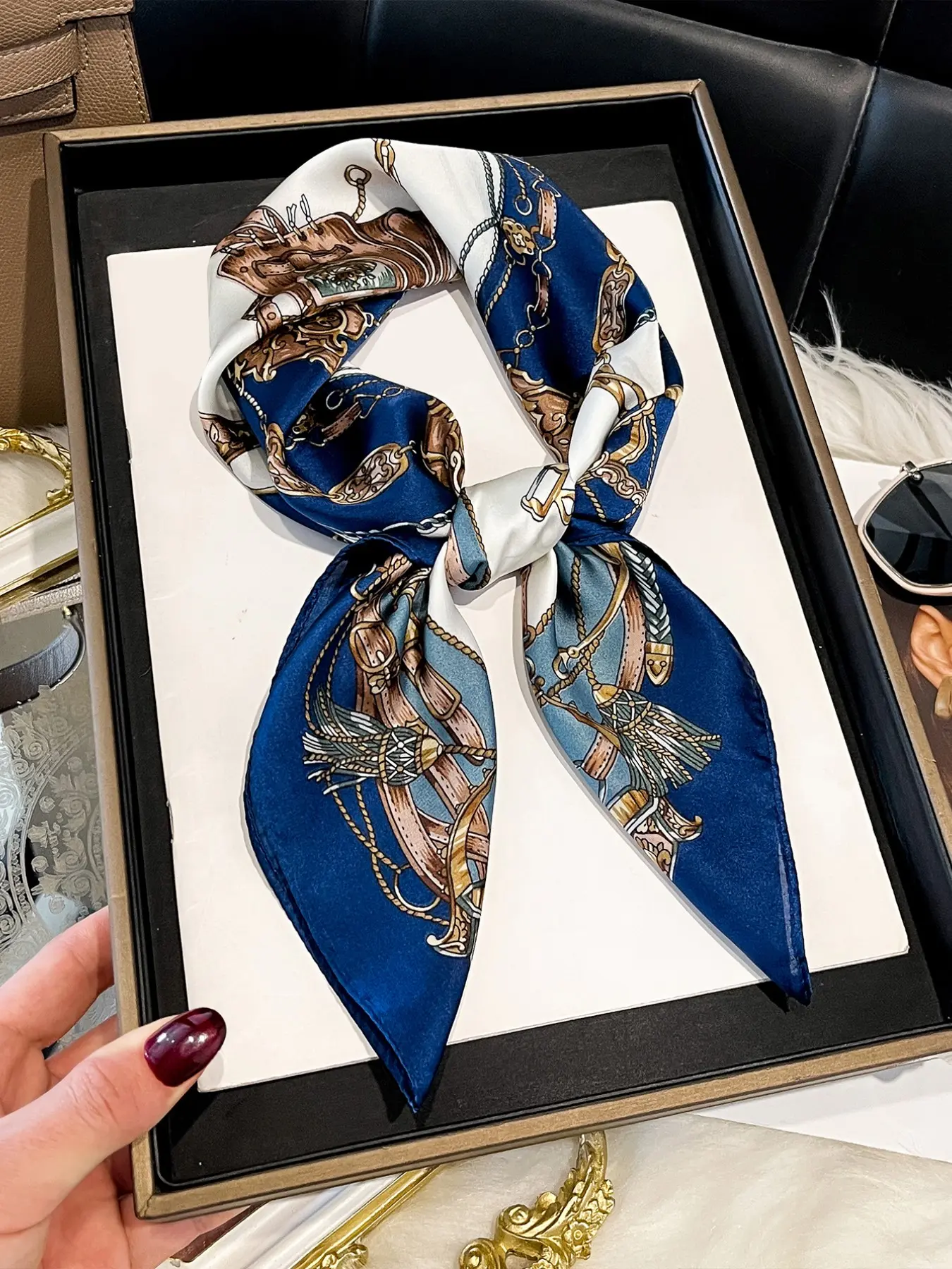 Elegant Women's Chain Design Floral Embroidered Scarf, Printed Square Hairband 27.6 Inches, Versatile Fashion Accessory, Daily Headscarf