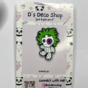 Bettle Juice Doll Enamel Pin - Green Hair, Purple Eyes, White Body, Unique Design, Perfect for Accessories