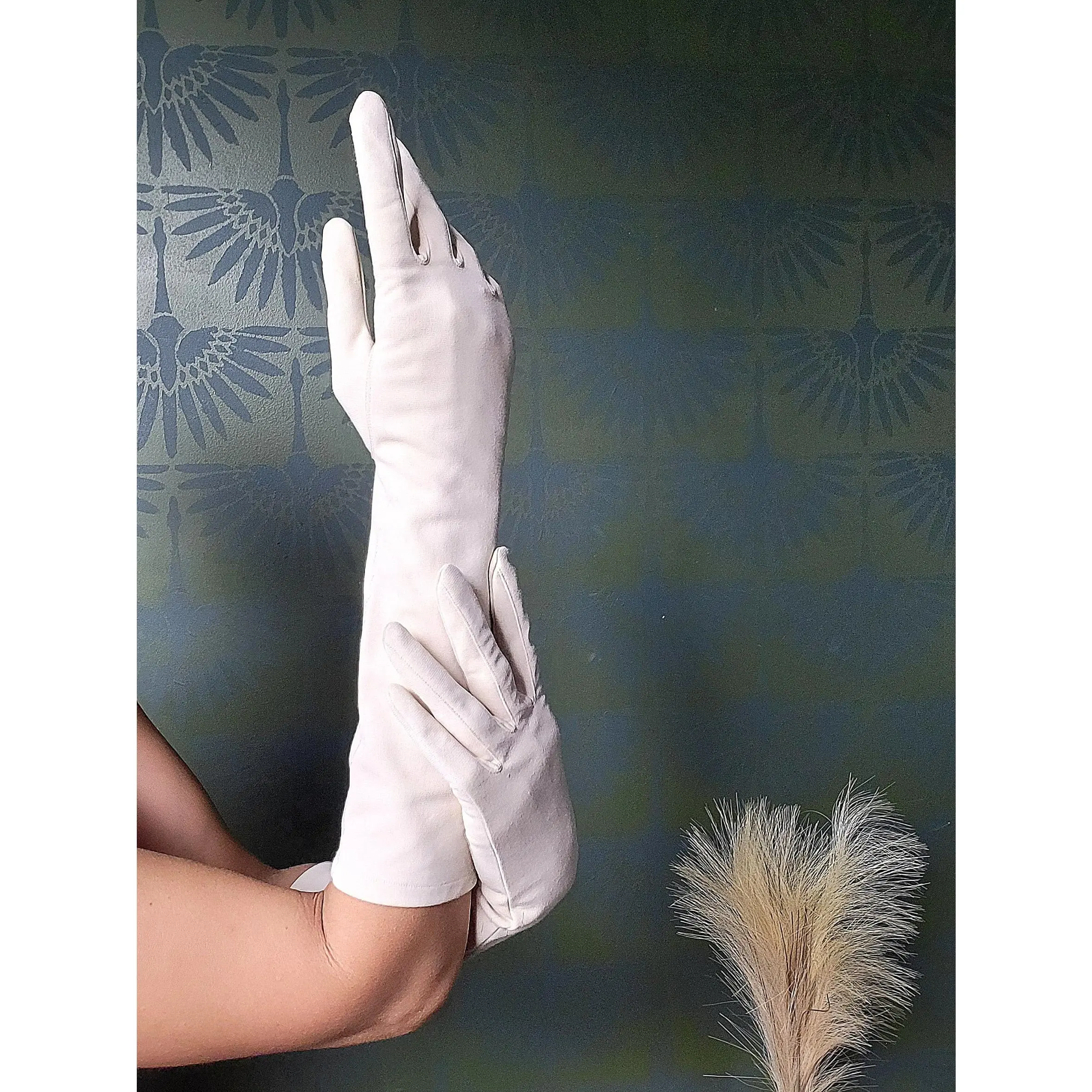 STYLE 3004 - Vintage 1950's-1960's Beige Evening Gloves