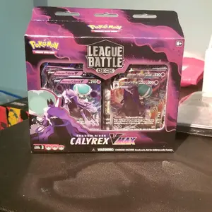 POKEMON LEAGUE BATTLE DECK - CALYREX VMAX SHADOW RIDER Boys