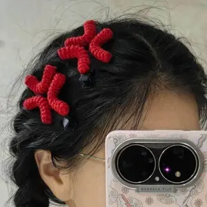 Creative Duck Hair Clip, Funny Side Hook Knit Yarn Accessory, Unique One-Word Hairclip, Fun and Quirky Headwear for All Occasions