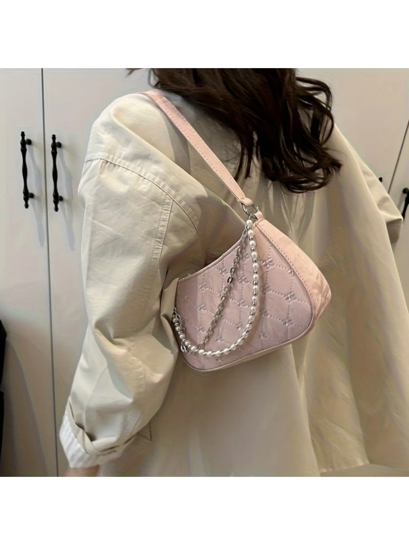 Fashion White Pearl Chain Purse for Women, Elegant Retro Embellished Shoulder Bag with Quilted Embroidery Texture, Cute Casual Handbag for Vacation Party Shopping and Daily Use, Luxury Inspired Gift Idea for Girlfriend Wife Daughter Mom Holiday Birthday