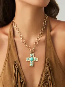 Rugged Cross Pendant Necklace, Thick Chain Vintage Style, Bold Fashion Accessory, Elegant Women's Jewelry