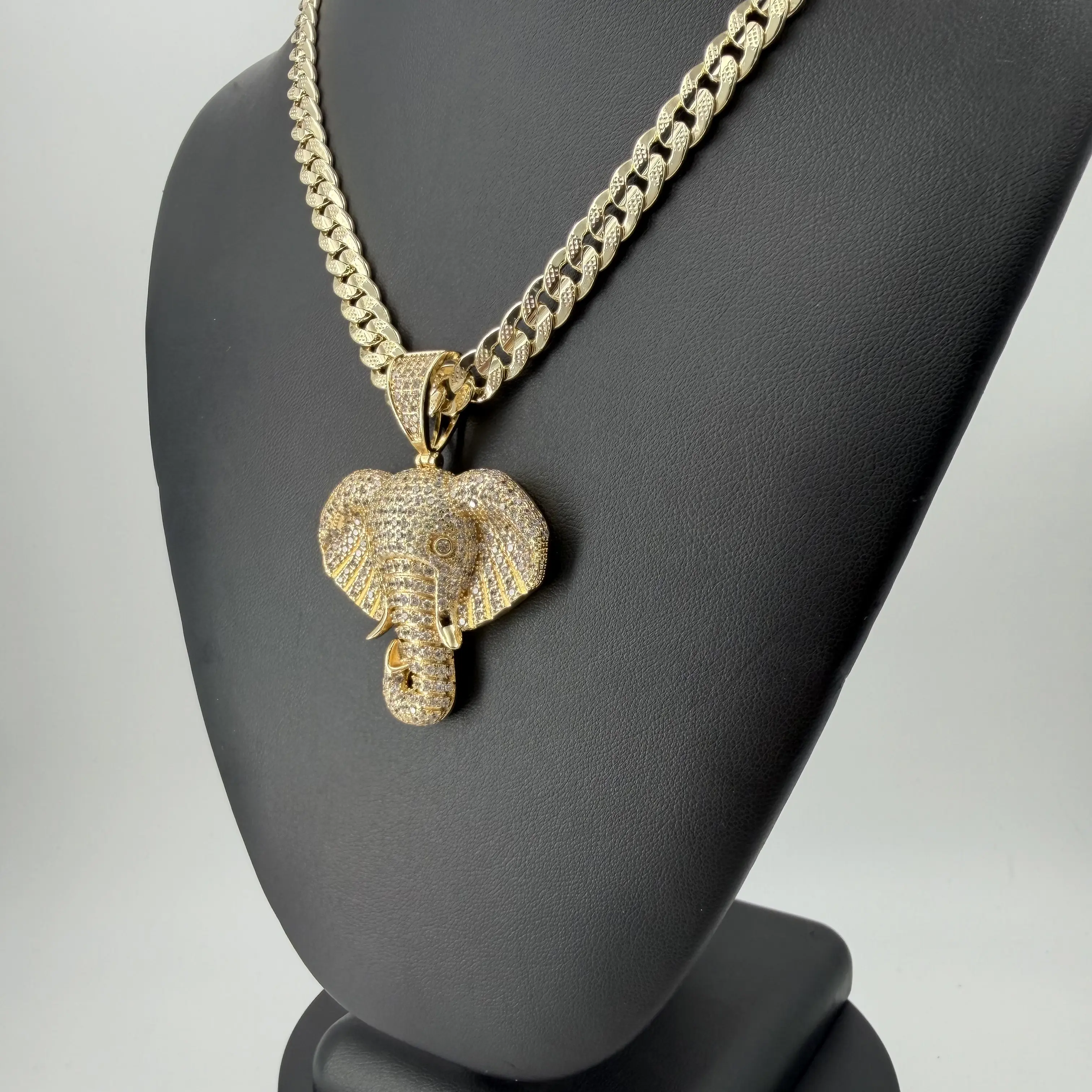 Cadena con dije de elefante