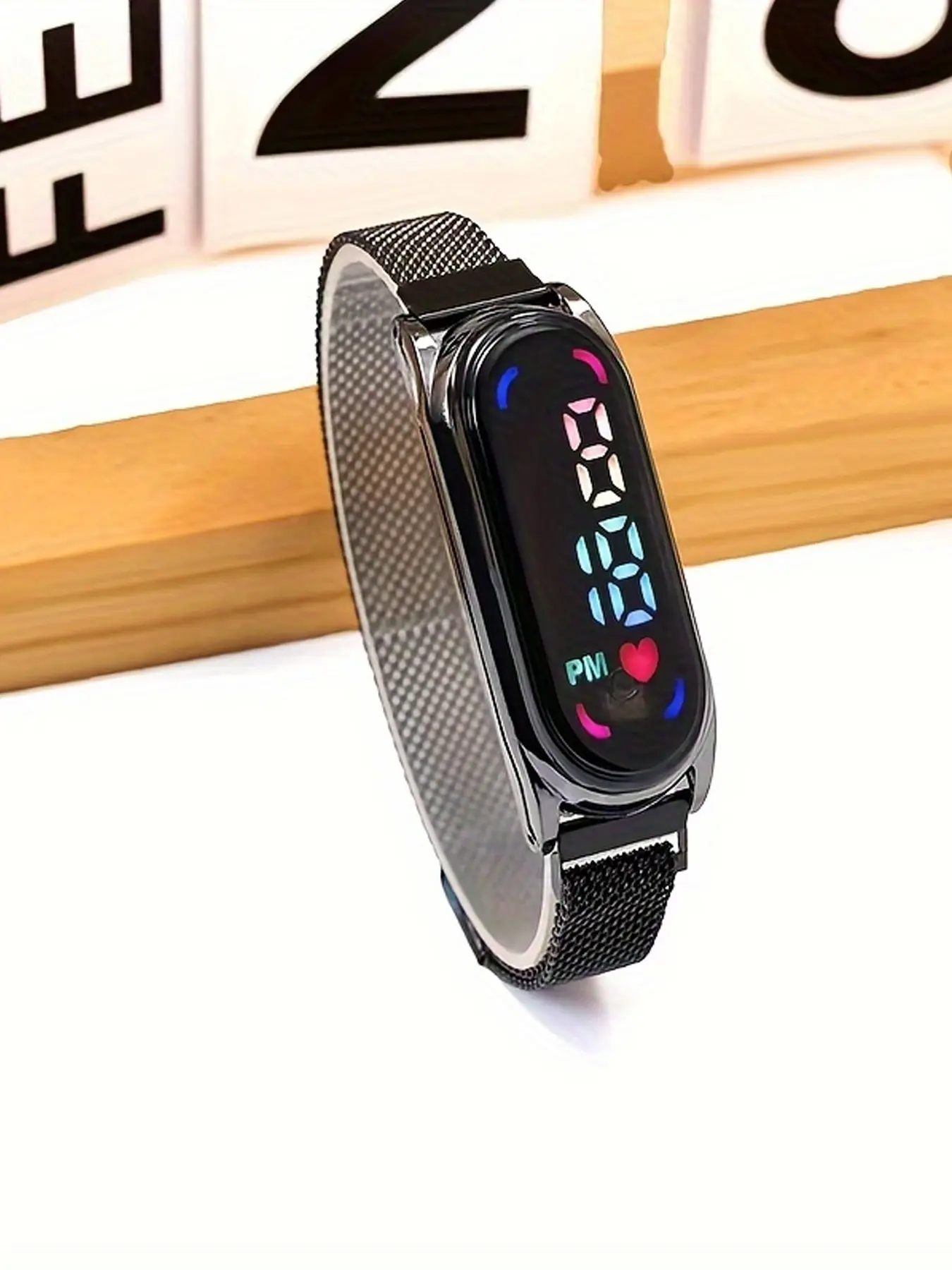 A Men'S College Sports Style LED Color Running Light Quartz Watch with a Digital Display of 12, Featuring a Calendar And Magnetic Strap, Suitable for Daily Wear for Students And Couples, Casual Trendy Wristwatch.