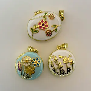 Round Locket Necklace with Oil Painting Design – Photo Pendant Charm for Women, Minimalist Gold Plated Jewelry Accessory