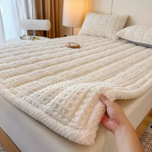 1pc Pure Color Waffle Knit Milk Velvet Mattress, Super Soft Mattress Pad Lamb Wool Anti-Slip Matress, Foldable Mattress Topper Space Saving Design for Dorms Home Travel