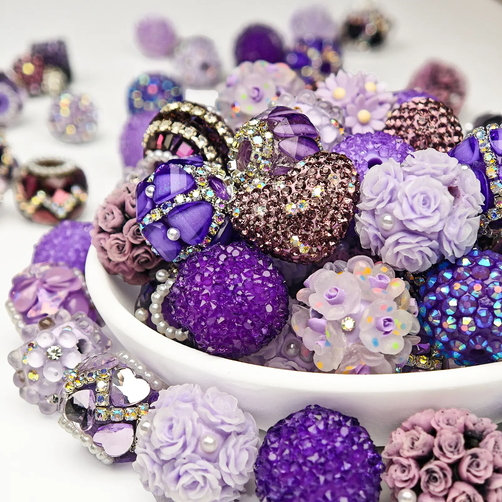 5Pcs Purple Tone Resin 3D Rose Heart Square Mixed Shape Rhinestone Inlaid Large Hole Loose Beads, Random Style Delivery, Suitable for DIY Bracelets, Necklaces, Bag Charms Handmade Jewelry Making, Halloween Christmas Thanksgiving Festival Decor Supplies.