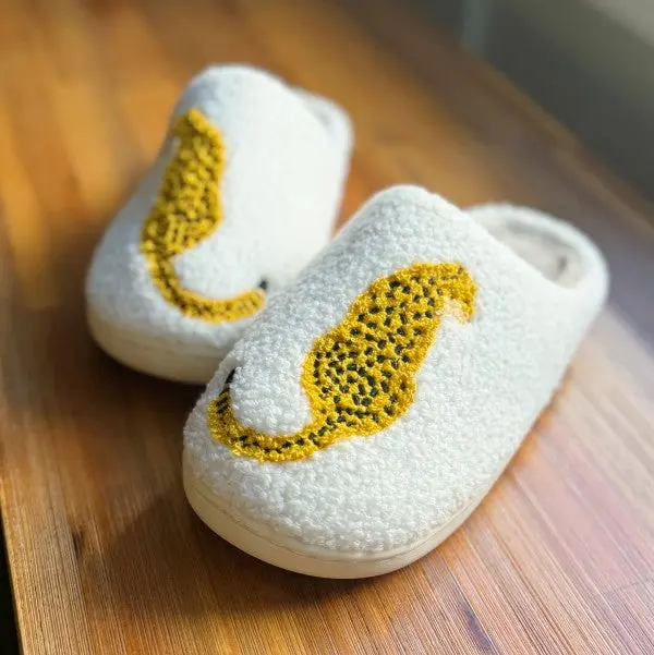Sitting So Cool Cheetah Lounge Slippers for Women Round Toe Summer Footwear Comfortable Flipflops Casual Walking Shoes Girl Stylish Design