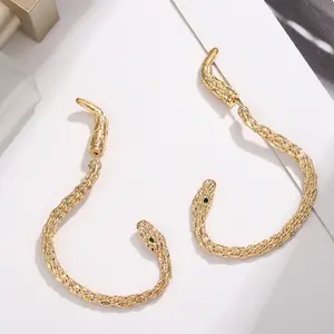 The Snake Shaped Ear Cuff – Gothic Punk Serpent Earring, No Piercing Needed, Adjustable Wrap Design for Women & Girls, Bold Statement Jewelry for Party, Festival, or Daily Look