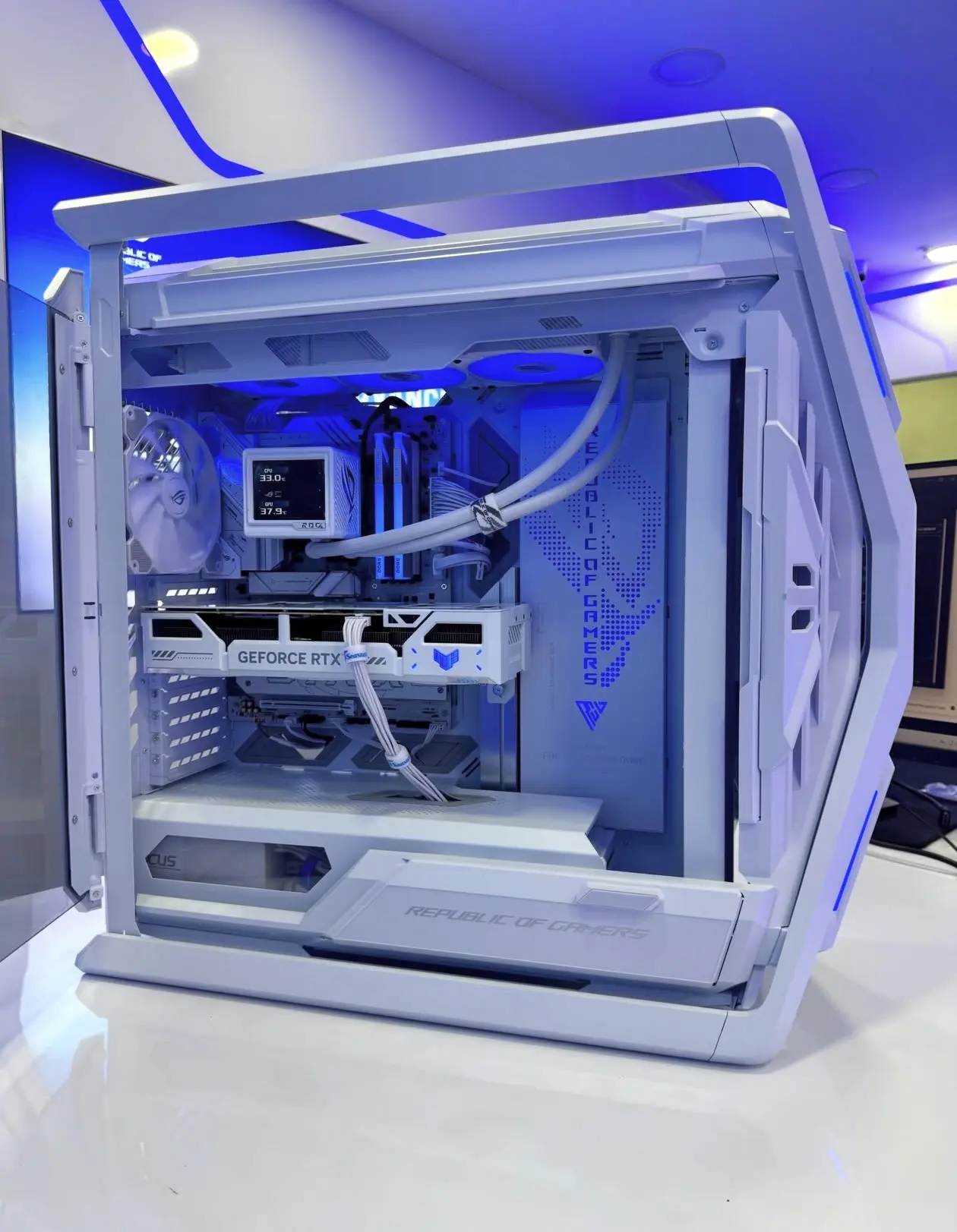 Brand new and original Gaming PC with RTX 5090 Gaming PC