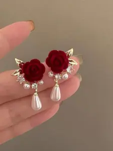 1 Pair Burgundy Metal Flocked Rose Flower Imitated Pearl With Rhinestone Dangle Earrings, Lovely And Elegant Gift For Ladies