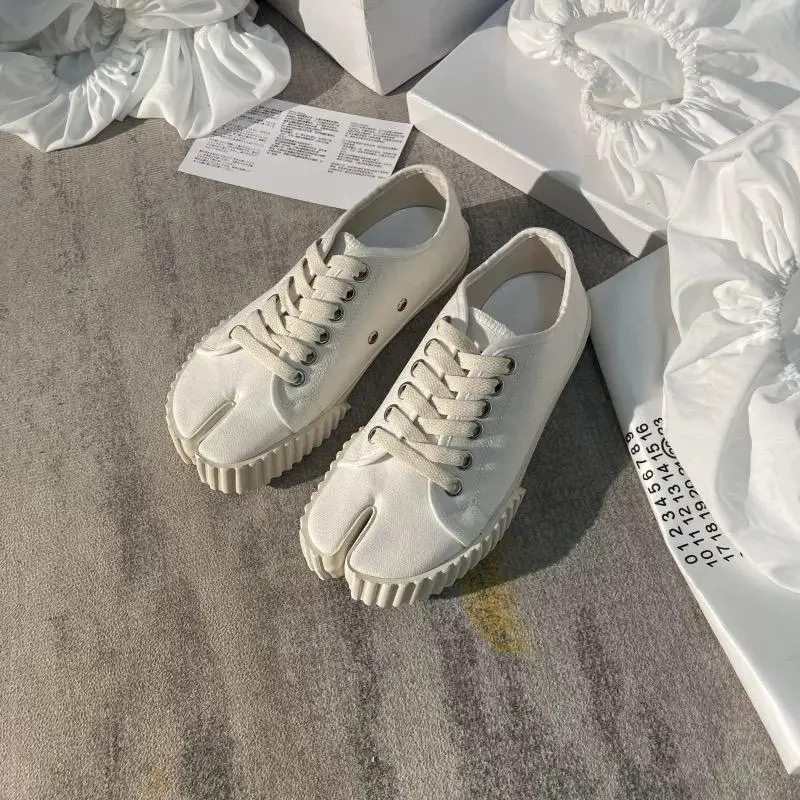 Wardrobe essential, outfit inspiration, versatile for spring/autumn, graduation trend: split-toe casual lace-up canvas shoes; women’s retro solid-color round-toe lace-up canvas casual sneakers—non-slip serrated edge sole, breathable and comfortable, lace-