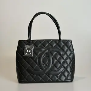 Pre-owned CHANEL Grained Calfskin Top Handle Bag Pre‑Owned Hilton Black Quilted 10838896