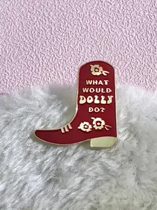 Dolly Parton Western Cowboy Boot Enamel Pin Vintage Country Music Tribute Style with What Would Dolly Do Quote and Floral Design Brooch for Jacket Hat Bag Decoration Gift for Fans Women Country Music Lovers