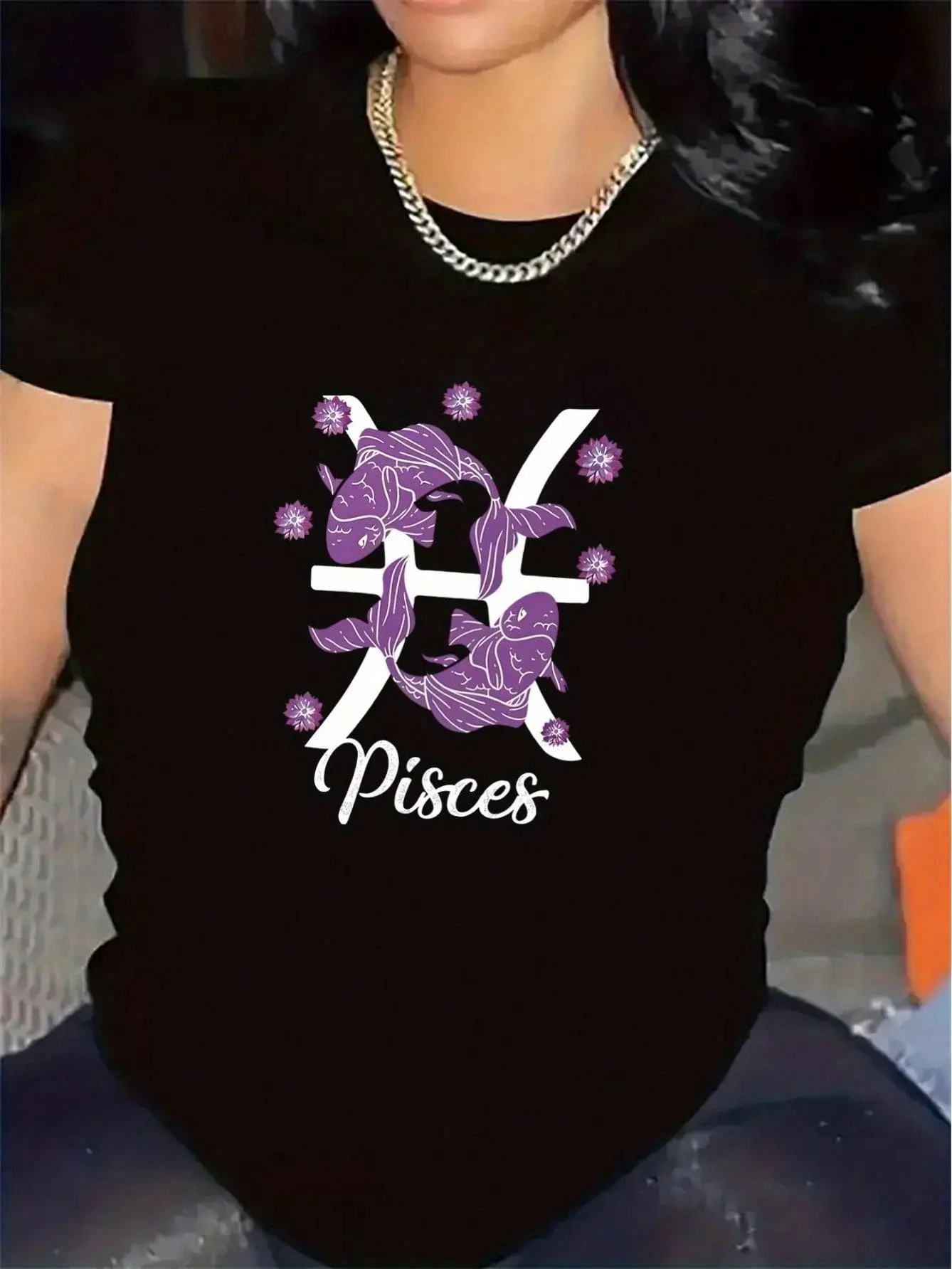 A T-Shirt Featuring A Pisces Design, Perfect For Casual For Home Use. Made From Durable And Comfortable Fabric, It'S Great For Both Living Rooms And Offices. This Stylish Graphic Tee Is Suitable For Daily Wear And Is Crafted From Soft Material