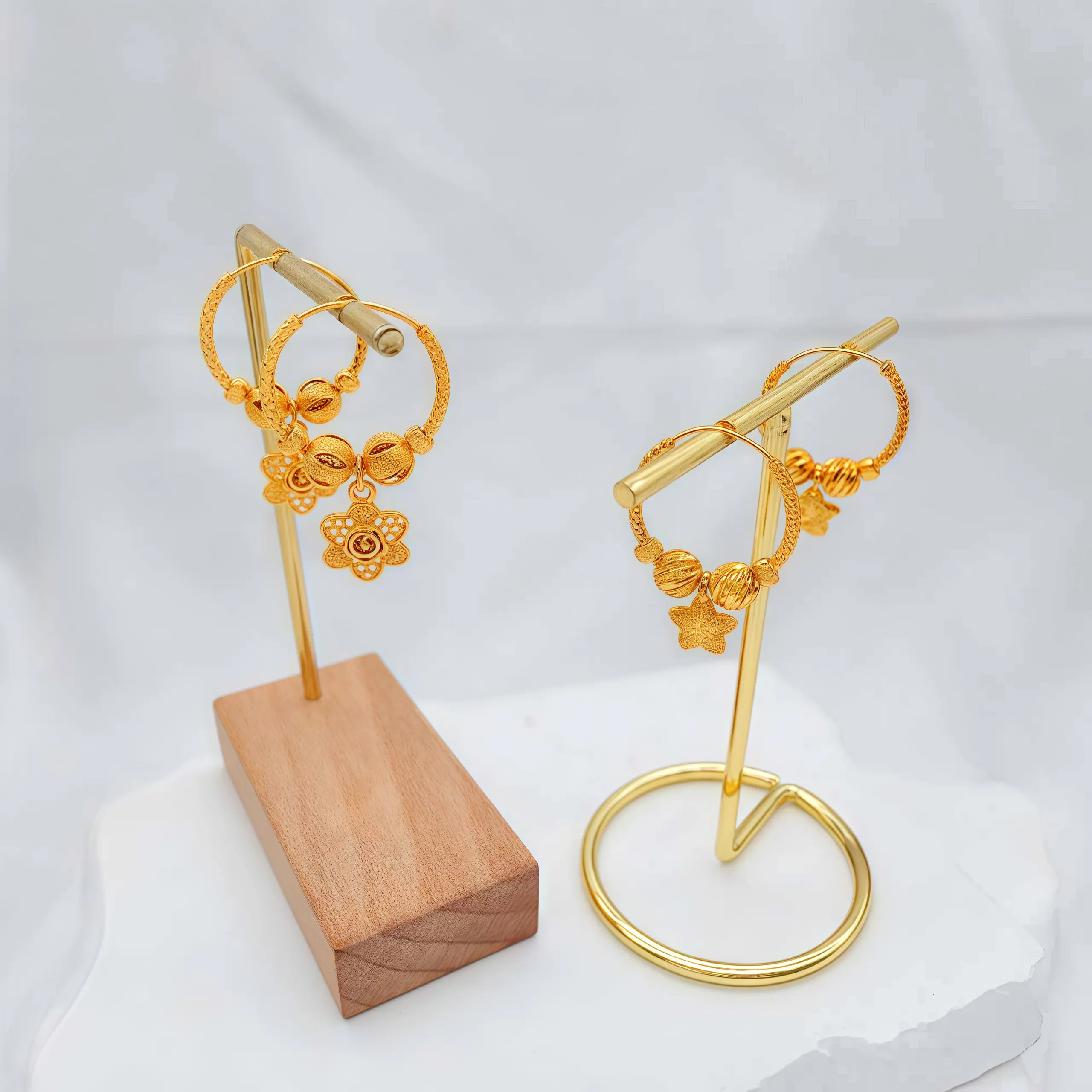 Women's 2-Pair Ethnic Simple Style 24K Gold-Plated Copper Alloy Earrings, 5-Pointed Star & Rose Flower Patterns, Floral Pendant, Gold Hoop Earrings, Creative Daily Casual Gifts