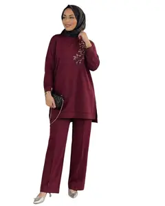 طقم تركي عريض بتصميم محتشم، مصنوع من قماش Cupra Tencel الناعم جداً -A wide-fit Turkish two-piece set designed for modest wea