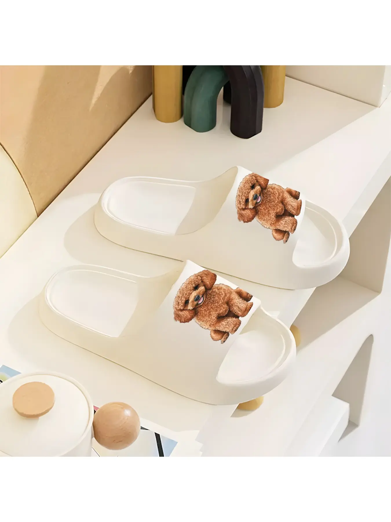 A Pair of New Unisex Slippers Featuring a Cute Brown Poodle, Suitable for Indoor And Outdoor Use, Perfect As a Holiday Gift, Women'S Home Shoes, Room Slippers, Birthday Gift Slippers, Casual Slippers, Summer EVA Slippers, Bathroom Slippers
