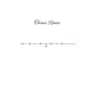 Lucky Four-Leaf Clover Shiny Bracelet – Popular TikTok-style bracelet with a pendant that can hang