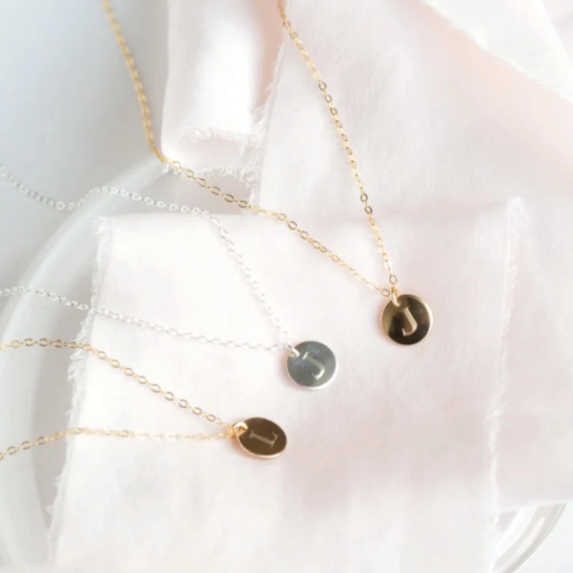 Custom Engraved Stainless Steel Circle Round Tag Disc Pendant Necklace,Inspirational Bridesmaid Friendship Gift for Her