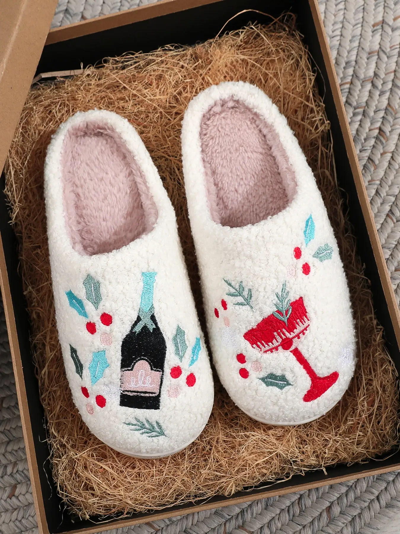 Women's Christmas Cartoon Slippers, Soft Plush Indoor Outdoor Shoes, Warm Anti-Slip One-Step on Footwear for Fall Winter