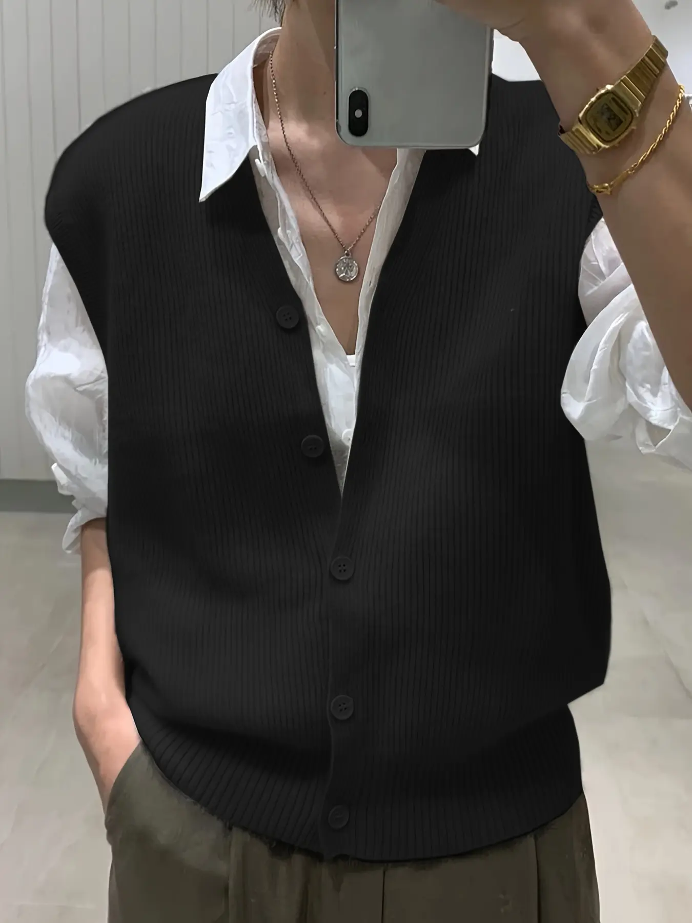 Women's Solid Button Front V Neck Fitted Sweater Vest, Casual Sleeveless Knitwear for Daily Wear, Ladies Clothes for All Seasons