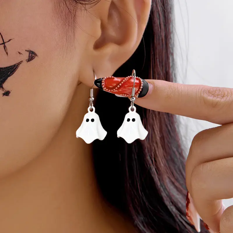 1 Pair Halloween Ghost Dangle Earrings, Cute Black or White Spooky Drop Jewelry, Lightweight Costume Accessory for Haunted House, Party and Trick or Treat Outfits