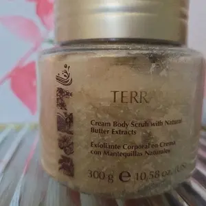 CREAM BODY SCRUB WITH NATURAL BUTTERS