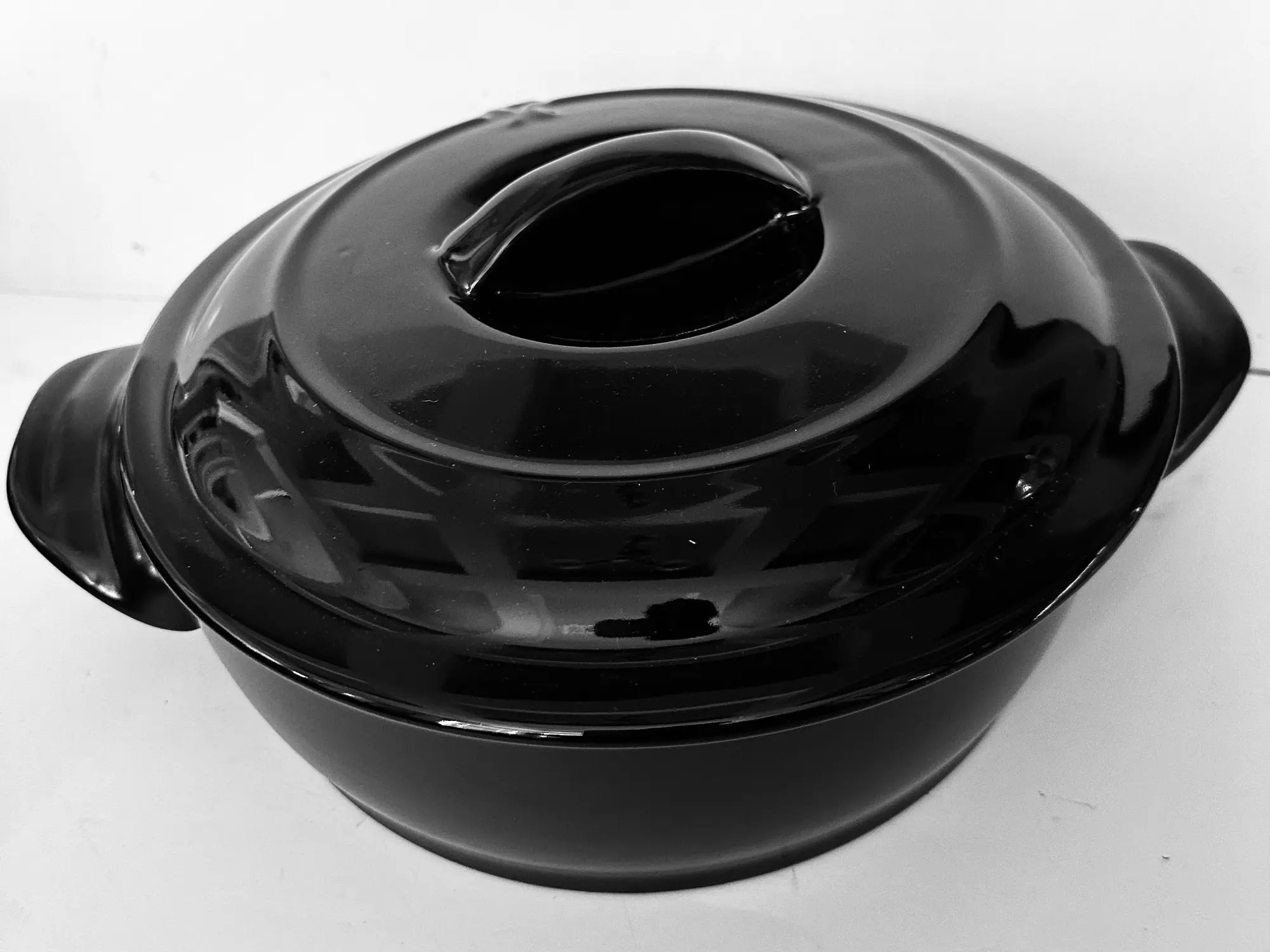 Xtrema  12-inch sauté pan + lid_ black _ Floor sample.