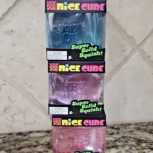 NeeDoh Nice Cube - Satisfying Cube Squeeze Toy - Soft Squeeze Toy in Assorted Colors - Fun for Ages 3 and Up