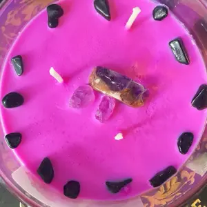 Garden of love candle with Obsidian & Banned Amethyst crystals