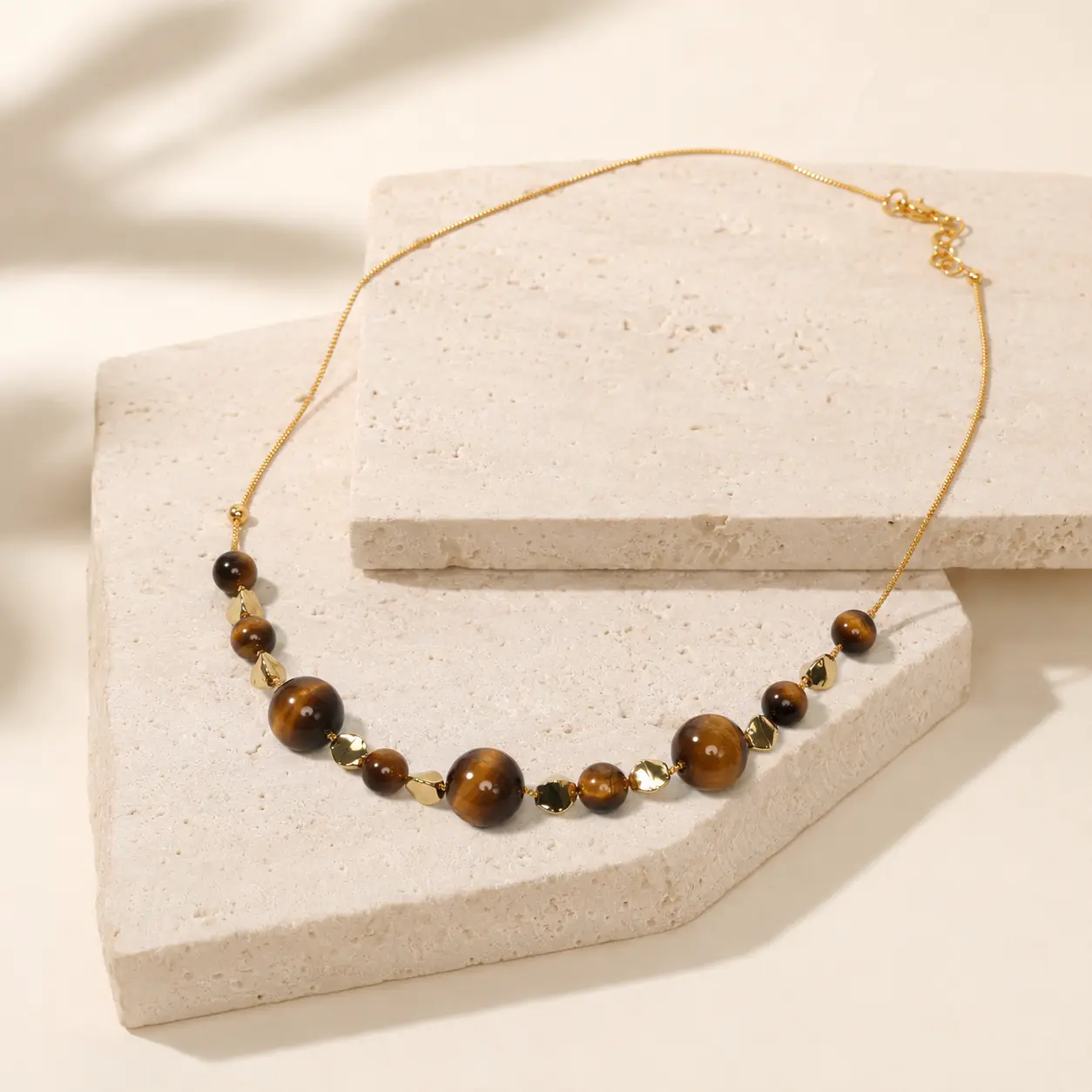 Fashionable natural crystal pendant necklace—a stylish neck accessory with a dangling charm.