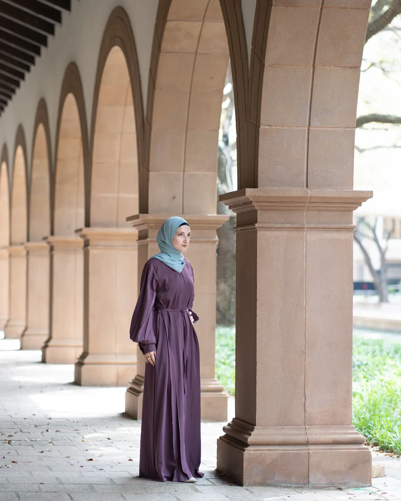 Elegant Pinstripe Abaya with Pockets - Sophisticated Design for Any Occasion