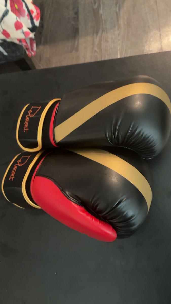 Item: Black and Gold, 16 oz