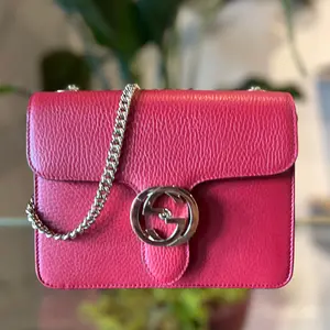 Pre-owned Leather Shoulder Bags GUCCI Red Dollar Calfskin GG Interlocking Flap Small Shoulder Bag