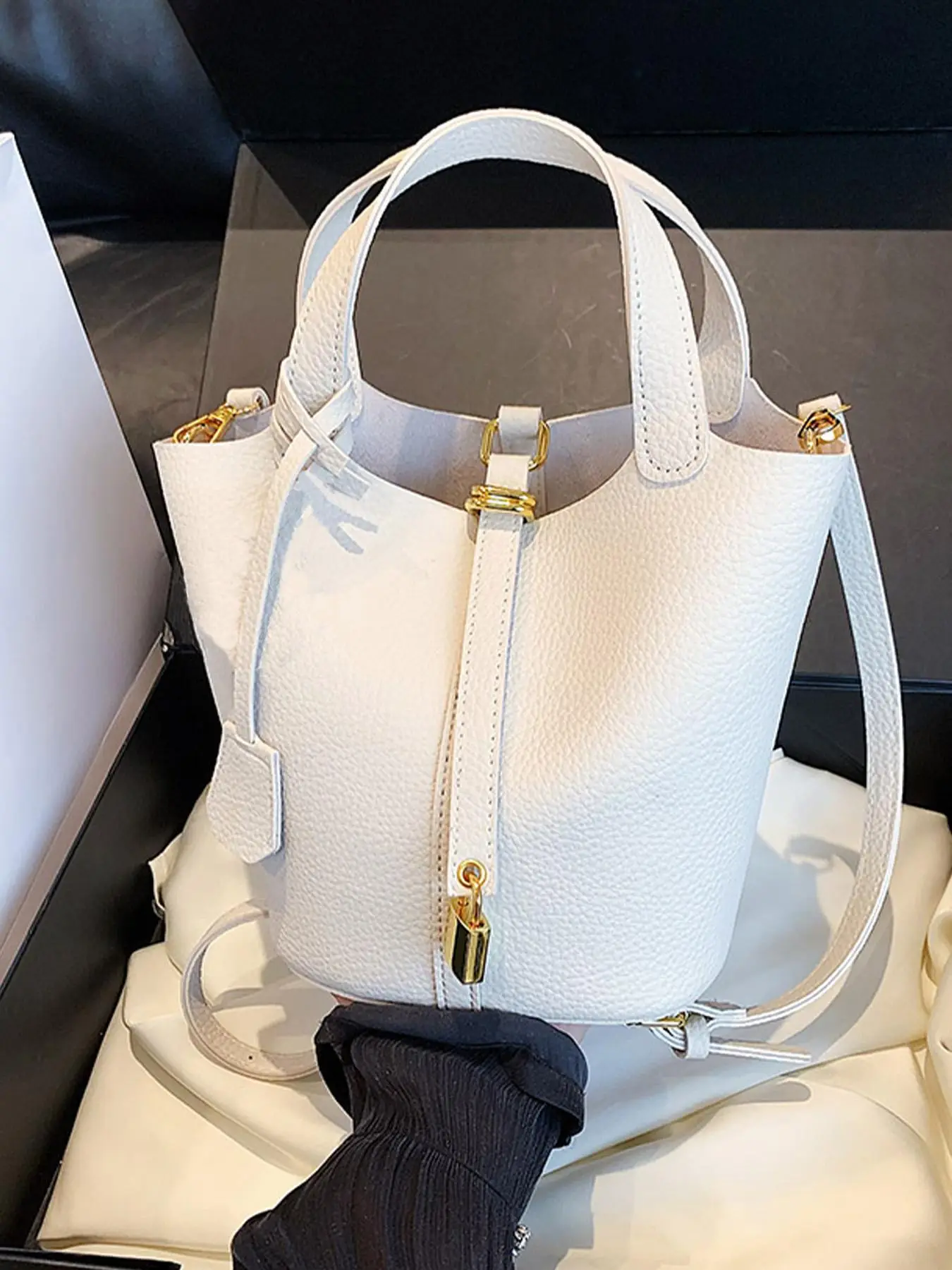 Women's Solid Color Metaling Lock Design Crossbody Bag, Fashionable Pu Leather Shoulder Bag for Daily Used, Adjustable Strap Satchel, Casual Trendy Ve