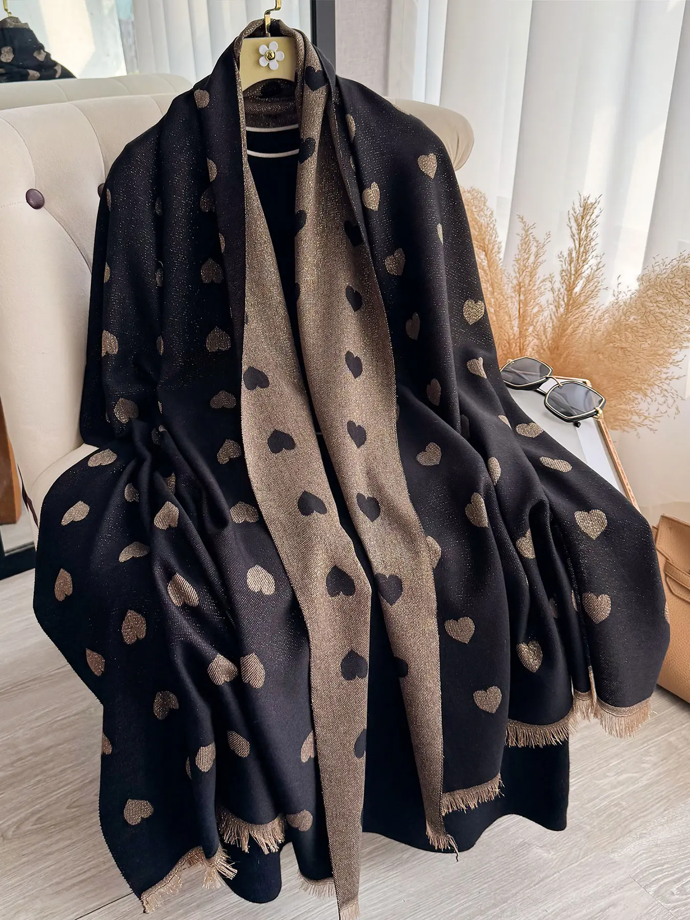 Women's Heart Print Scarf, Fashionable Accessory for All Seasons, Lightweight and Versatile Shawl for Casual & Outdoor Activities, Boho Style Scarf, Cute Scarf, Fashion Shawl Wrap
